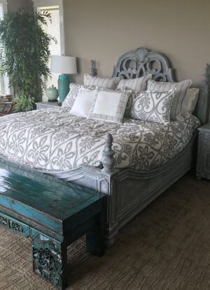 Manor Bed - Grey Wash